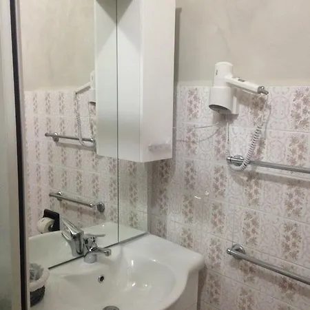 Lux Hotel *