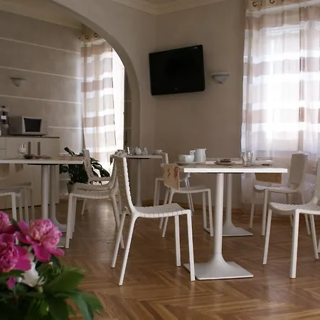 Lux Hotel
